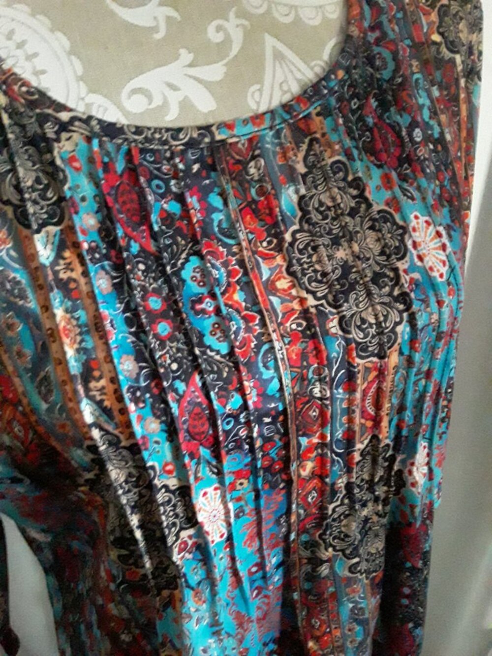 New Xieerduo pleated neckline tunic top size L